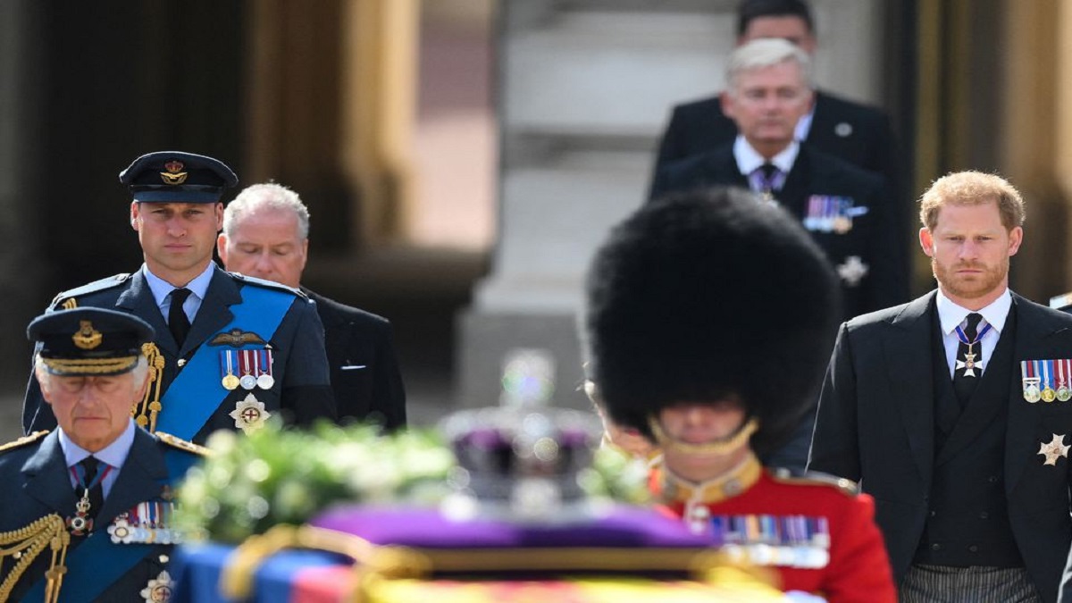 Queen Elizabeth II's Last Rites: Britain Urges People Not To Travel To Join Queen's Queue
